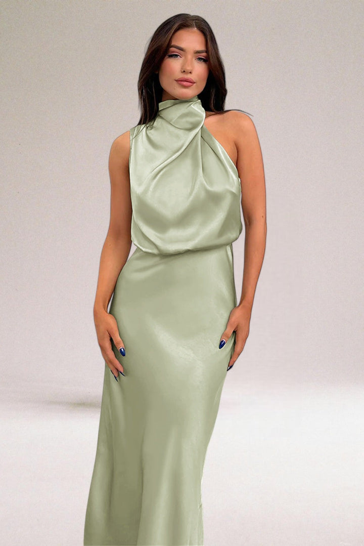 Élodie™ | Robe en satin glamour avec col halter.