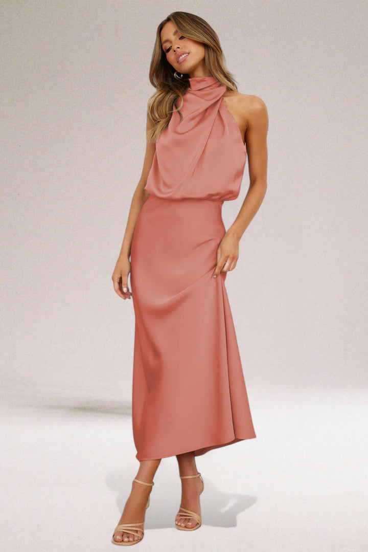 Élodie™ | Robe en satin glamour avec col halter.