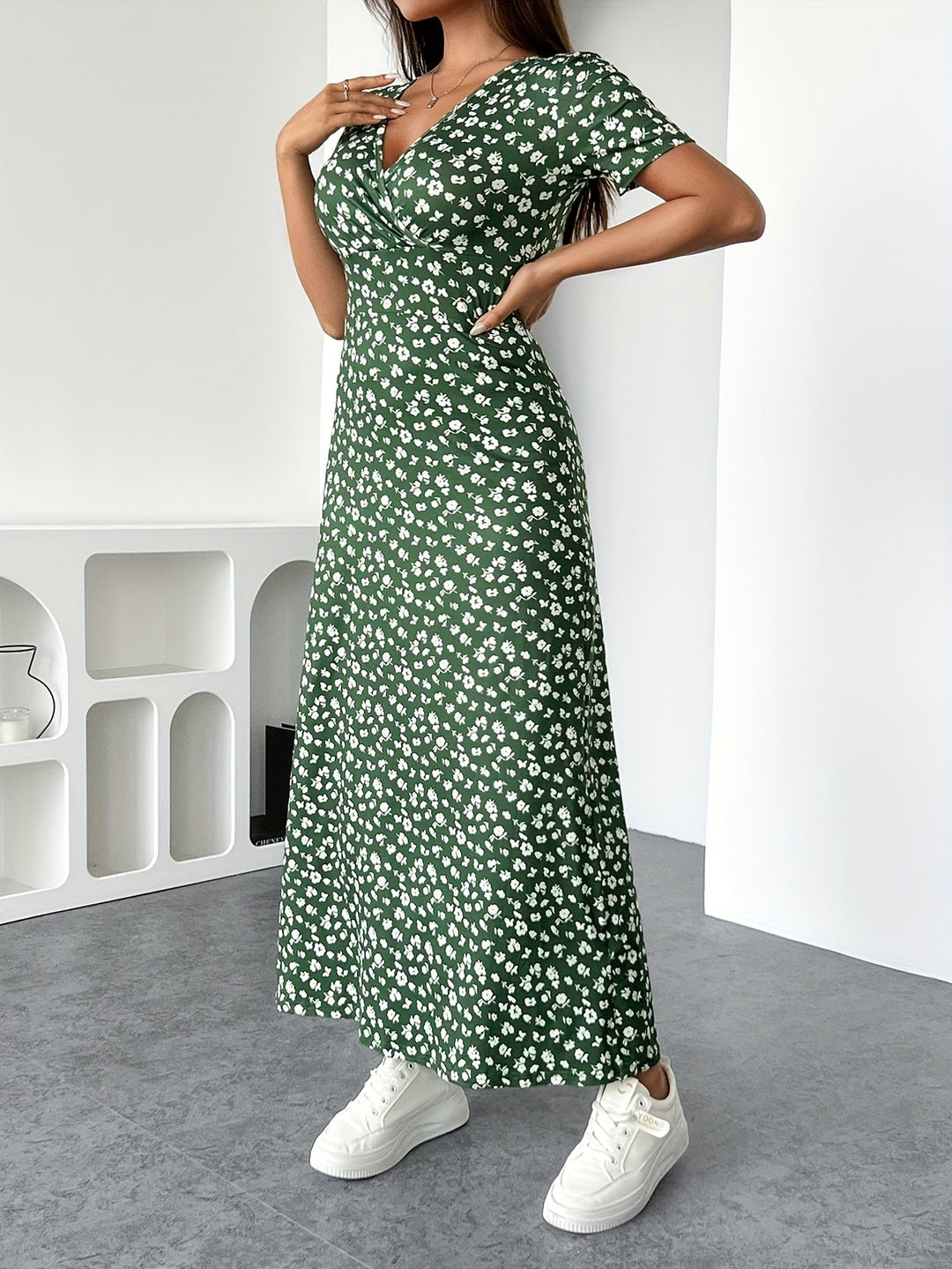 Lucia - La Robe Tricotée Florale Élégante
