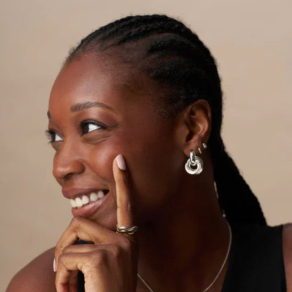 Boucles d'oreilles entrelacées | Or blanc