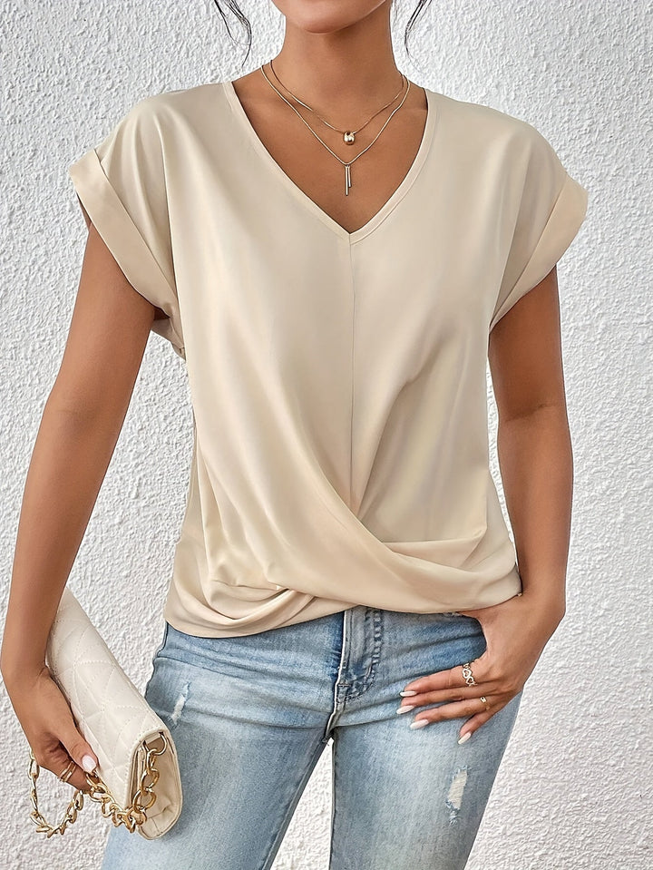 Cleo™ - T-shirt décontracté avec encolure en cœur.