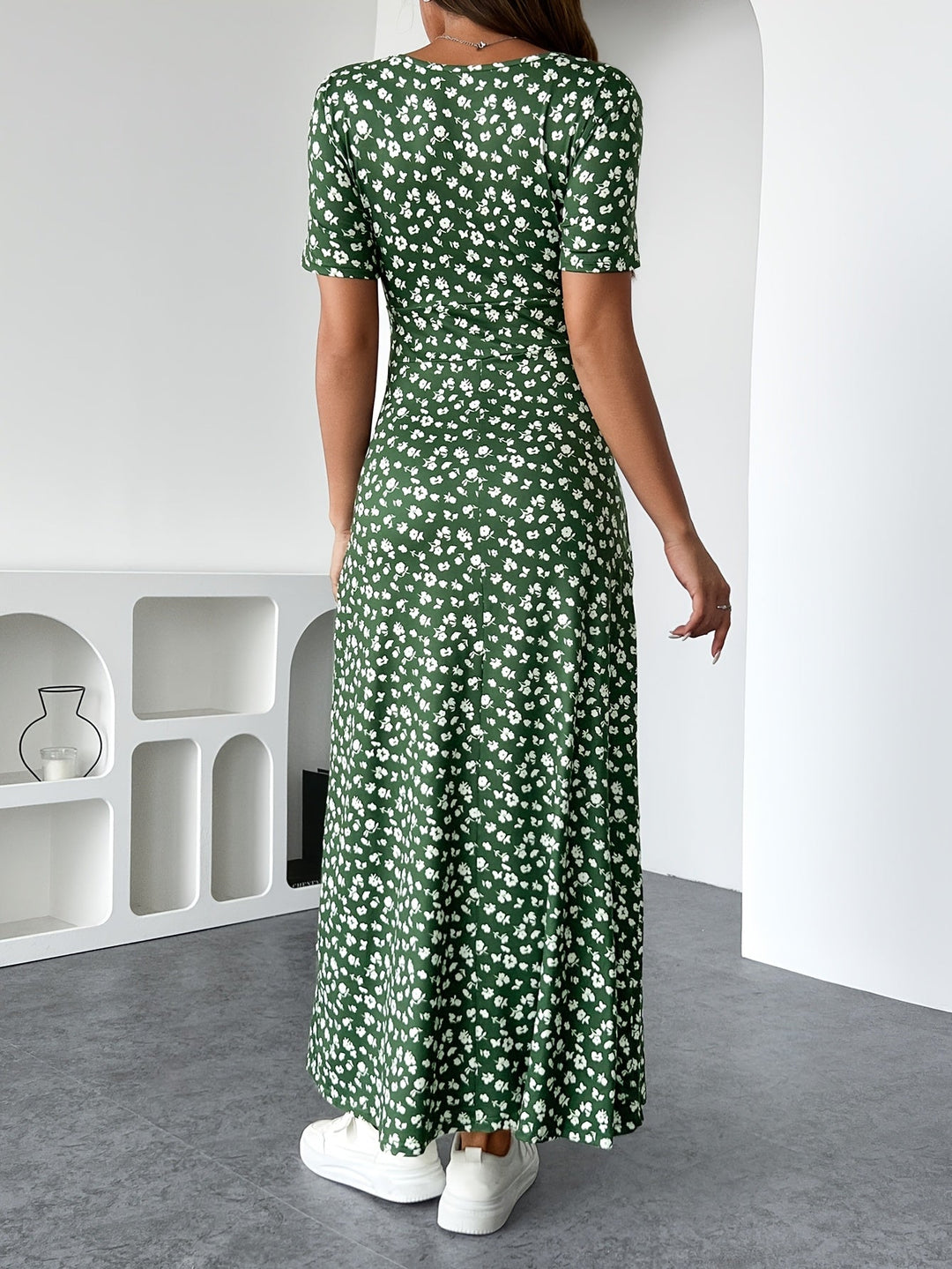 Lucia - La Robe Tricotée Florale Élégante