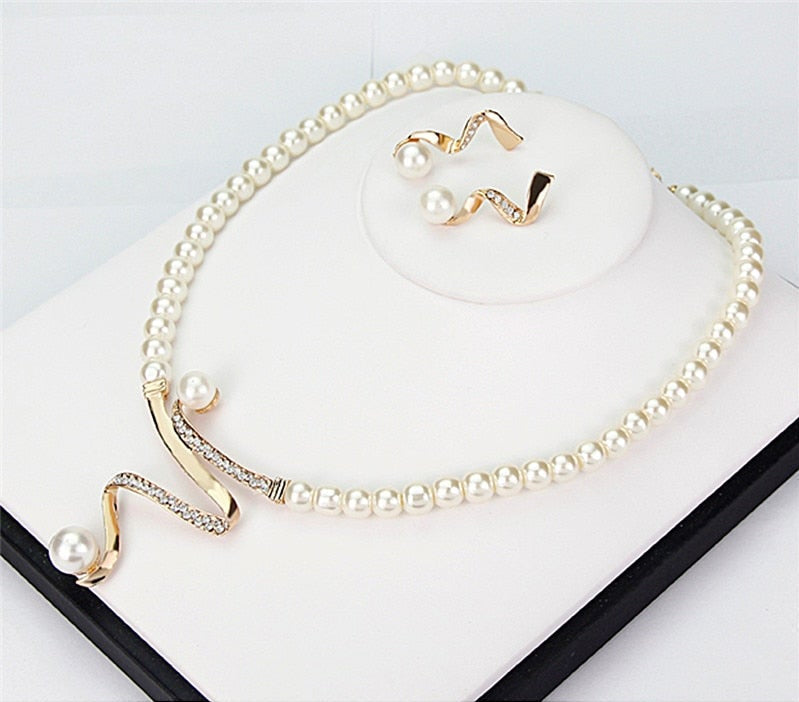 Collier et Boucles d'Oreilles en Perles Naturelles