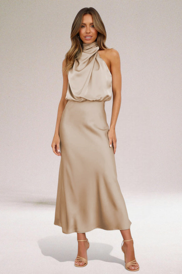 Élodie™ | Robe en satin glamour avec col halter.