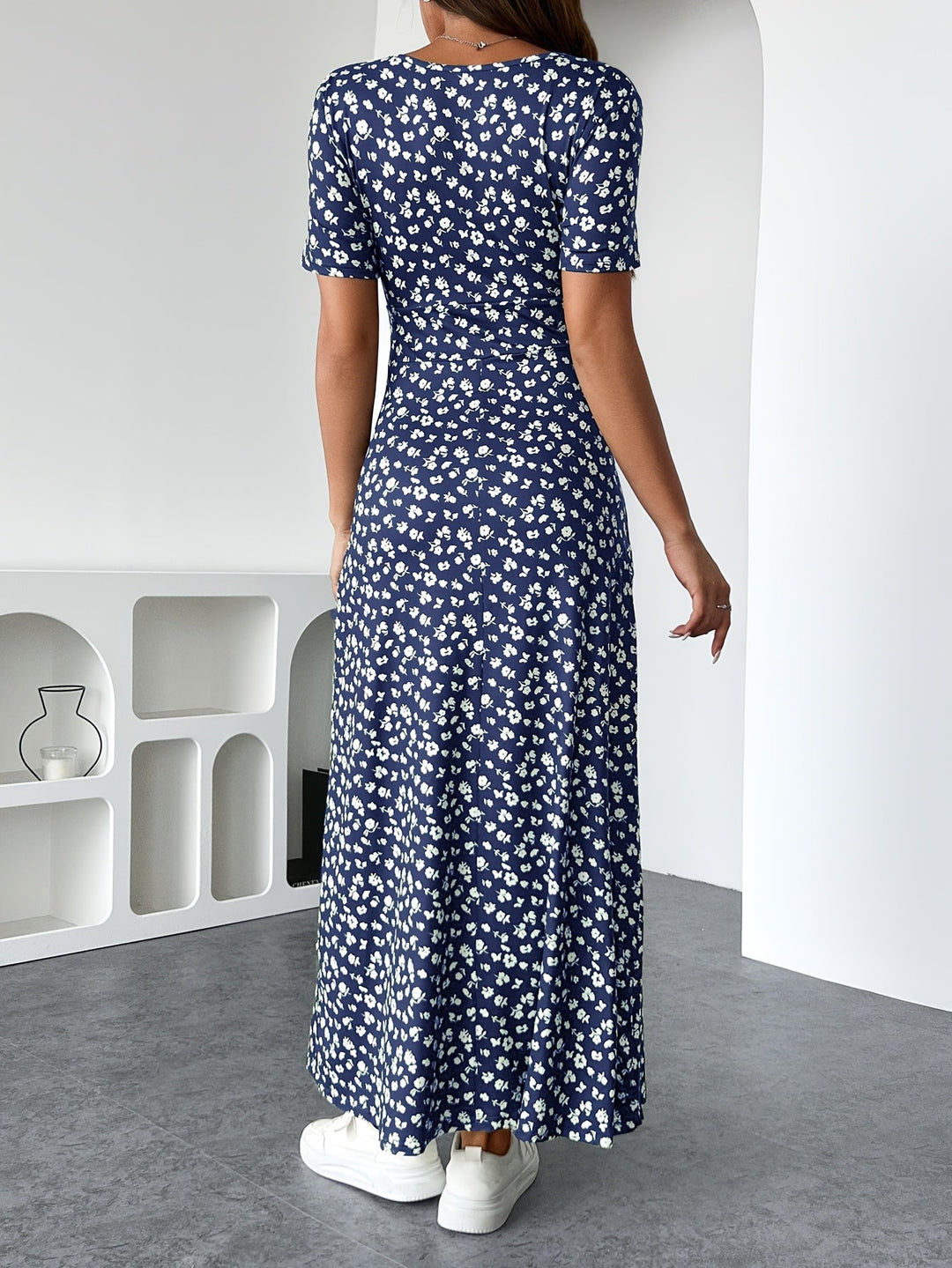 Lucia - La Robe Tricotée Florale Élégante