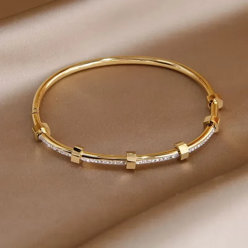 Madison - Bracelet en plaqué or brillant avec couverture en moissanite